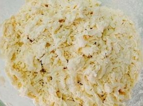 最后加点温水拌成絮状