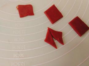 再切小正方形后切开变成两个三角形