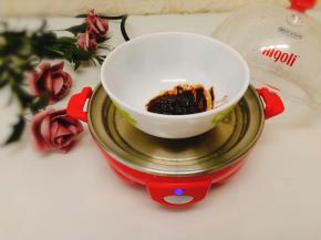 融化就可以，防止变干碗就直接放上面