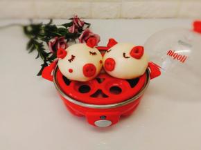 再用红色素点两个腮红，这步大家可以随意