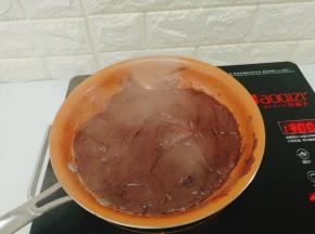 倒入豆沙，调中小火