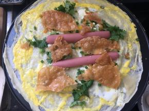 最后放上薄脆，薄脆可以掰小块一点。