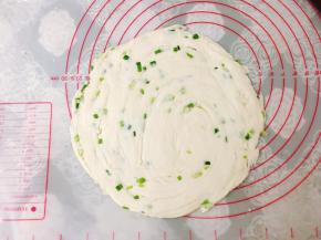 擀成合适的大小的圆饼即可。