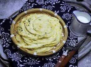 葱油手撕饼香酥可口、松软有嚼劲，太美味了！