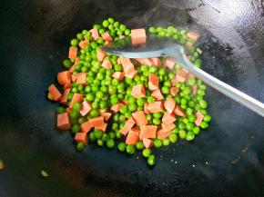 水煮干，放鸡精。