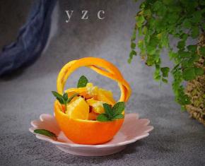 加上薄荷叶等装饰～～美美的花篮就完成了，是不是简单简单呢…～