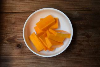 南瓜去瓤去籽切块