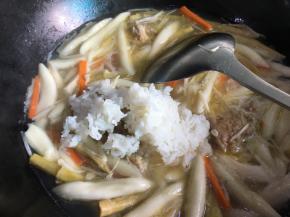 再放入米饭煮开