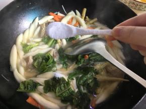 最后加入少许盐调味