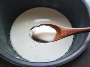 盖上盖子，选择保温功能10－15分钟，内脂豆腐就做好了。