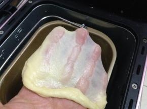 继续搅拌至扩展阶段（可以拉出薄膜，破洞边缘呈锯齿状）大概需要15分钟