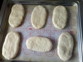 依次摆进烤盘里