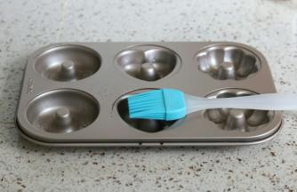 模具薄薄的刷一层玉米油