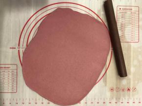 红色面团也是一样操作的。