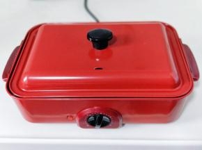 盖上美食锅盖子，继续低温焖烤10分钟样子，如果你也使用的是美食锅，那么切记这个步骤需要低温档慢烤鸡翅根，避免外焦里生的现象发生。

约10分钟后打开美食锅盖子，刷上一层薄薄的蜂蜜，再把鸡翅根翻个面，在刷上蜂蜜，继续低温烤10分钟。（不喜欢蜂蜜的可以不刷哈）