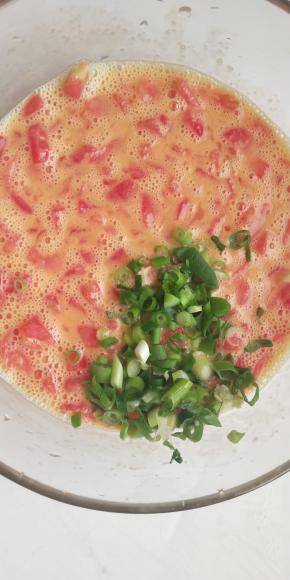 再撒入适量的小葱碎