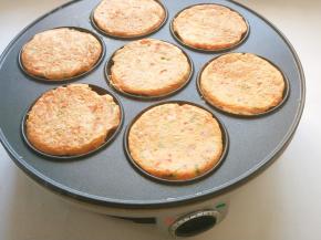 大约两三分钟以后底部上色满意就可以翻面了