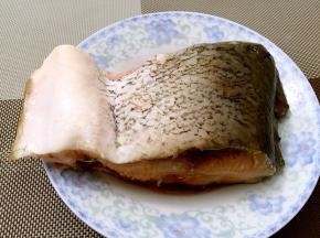 鱼肉去鳞洗净