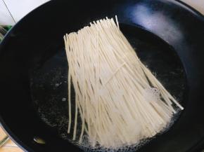 放入面条