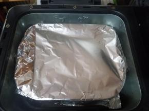 用锡纸封住面包桶。