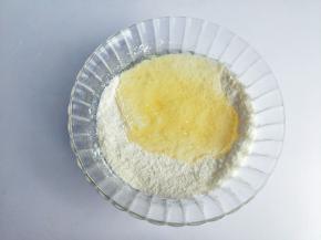 鸡蛋液打入进去。