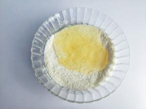 鸡蛋液打入进去。