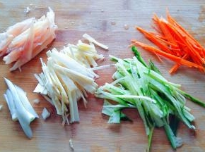 所有的食材处理一下，如图。