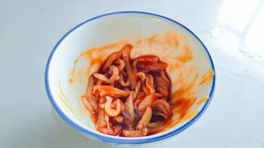 拌匀腌制10分钟。