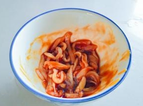 拌匀腌制10分钟。