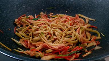 翻炒均匀，断火出锅。