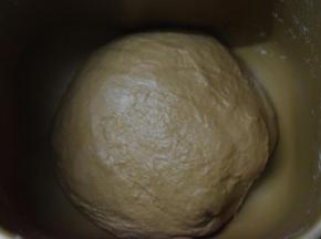 放入面包桶，启动发酵功能进行发酵