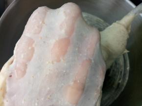 直到拉出手膜。