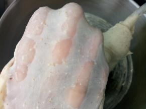 直到拉出手膜。