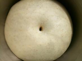 大概50分钟左右，用手指粘面粉在面团中间戳个洞，不回缩，不塌陷就是发好了 。