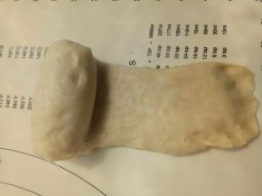 再次擀成牛舌形，然后卷起来。