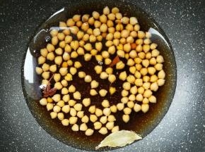 加清水高过鹰嘴豆一个手指头的位置。