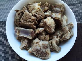 焯水后捞出洗净沥干水分