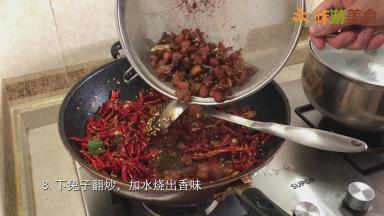 放入炸好的兔子翻炒一下