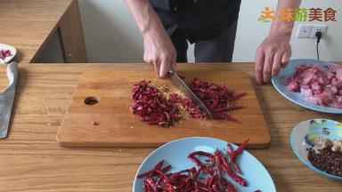 干辣椒随意切成段