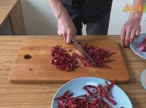 干辣椒随意切成段