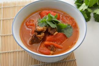 撒上香菜即可。