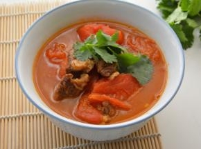 撒上香菜即可。