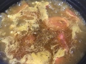 从高压锅中取出，加入番茄