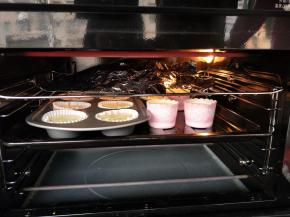 入预热好的烤箱160度烤30分钟。