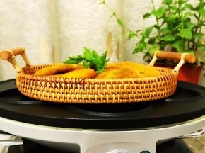 软糯香甜的南瓜饼制作完成装盘喽！