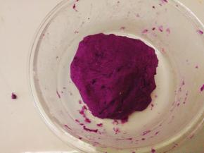 揉至成团即可盖子盖上以防变干