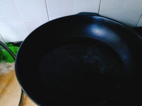 锅里放水
