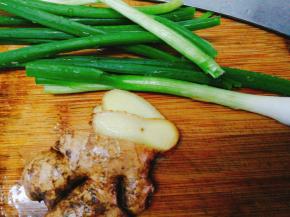 准备好姜，香葱