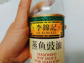 准备好蒸鱼豉油