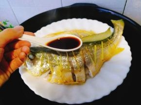 均匀的淋入鱼身